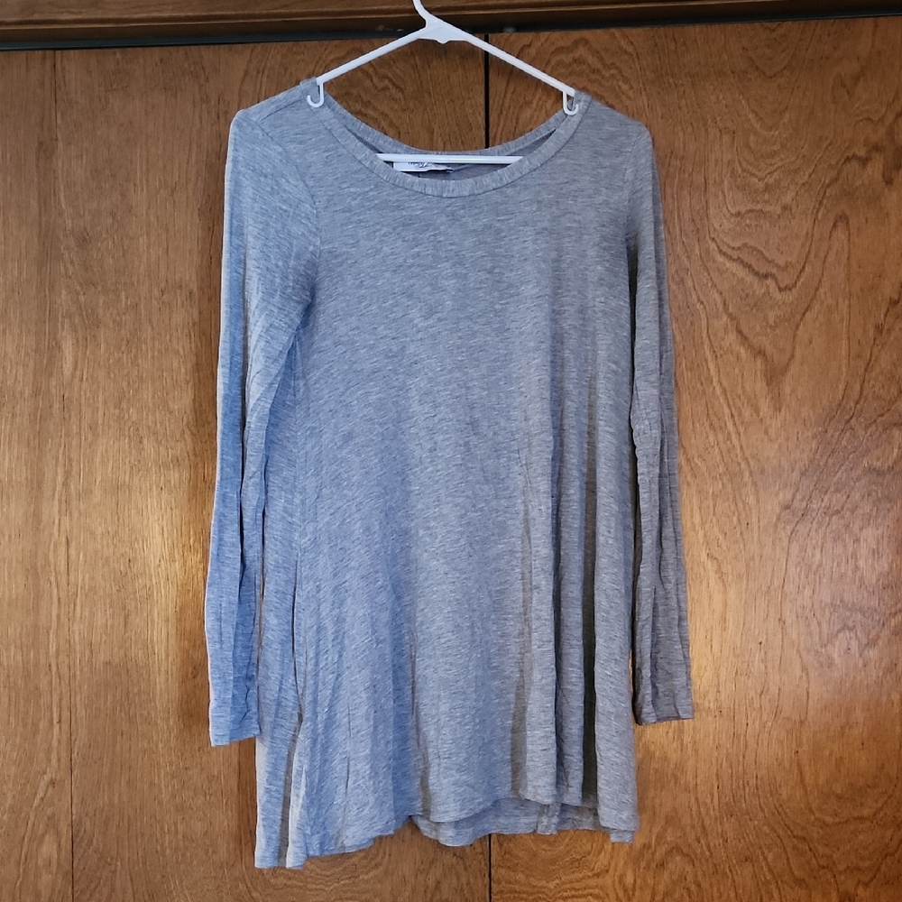 Carly Jean Los Angeles Gray Long Sleeve Tee
